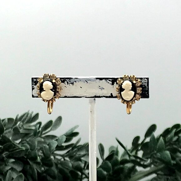 Vintage Gold-Tone Cameo Screw back Earrings With Black & Ivory Detailing - Picture 4 of 4